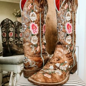 Macie Bean Women’s Rose Garden Cowgirl Boots